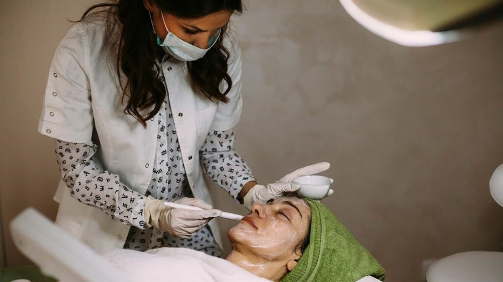 Doctors receiving hands-on medical aesthetics training in lasers, injectables, and cosmetology at Amaraa IIMAC Pune