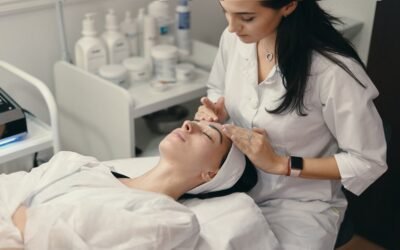Non-medical professionals receiving hands-on training in clinical cosmetology, lasers, and trichology at Amaraa IIMAC Pune