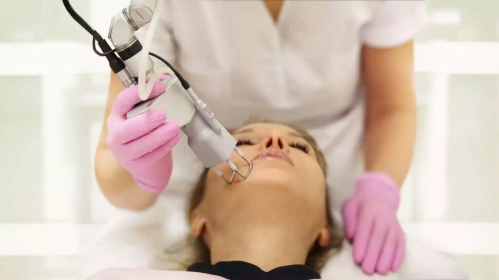 Doctors receiving hands-on medical aesthetics and cosmetology training during the Post Graduate Diploma in Cosmetology course at Amaraa IIMAC Pune