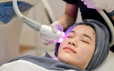 Doctor performing advanced aesthetic laser treatment in a modern cosmetic clinic in Pune